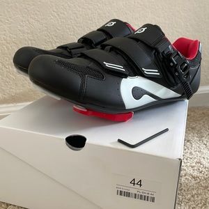 Free Shipping! Peloton Cycling Shoes - Men 10.5 (44) - Excellent condition